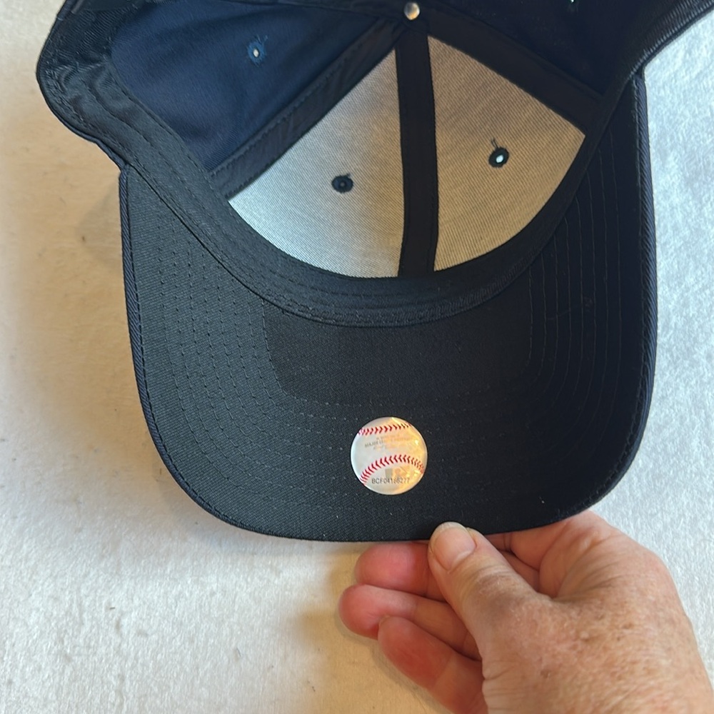 New, New York Yankees Baseball Cap Hat in dark navy blue with white Logo, OSFM - Picture 6 of 9